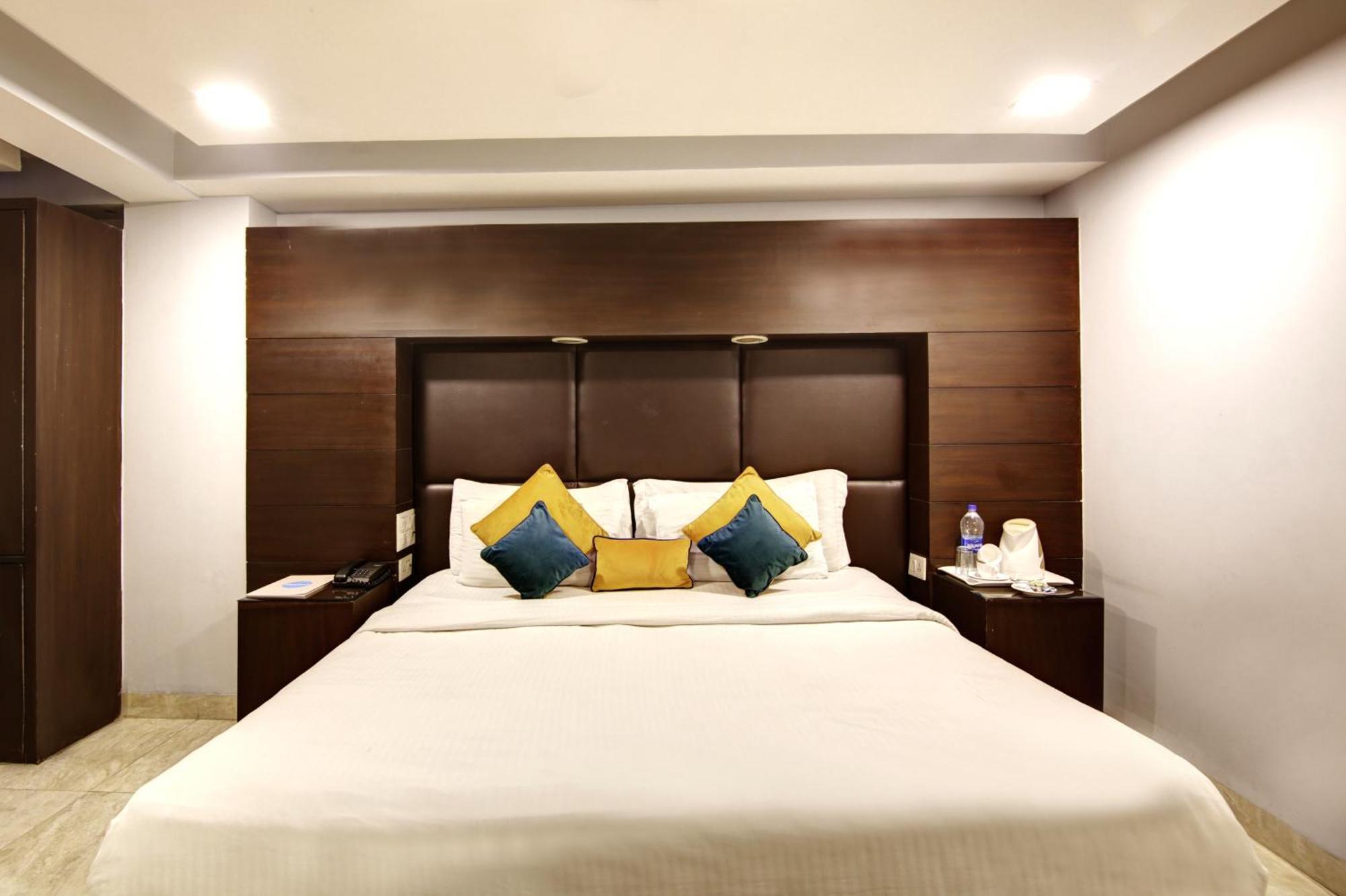 Hotel Bb Palace Делі Екстер'єр фото